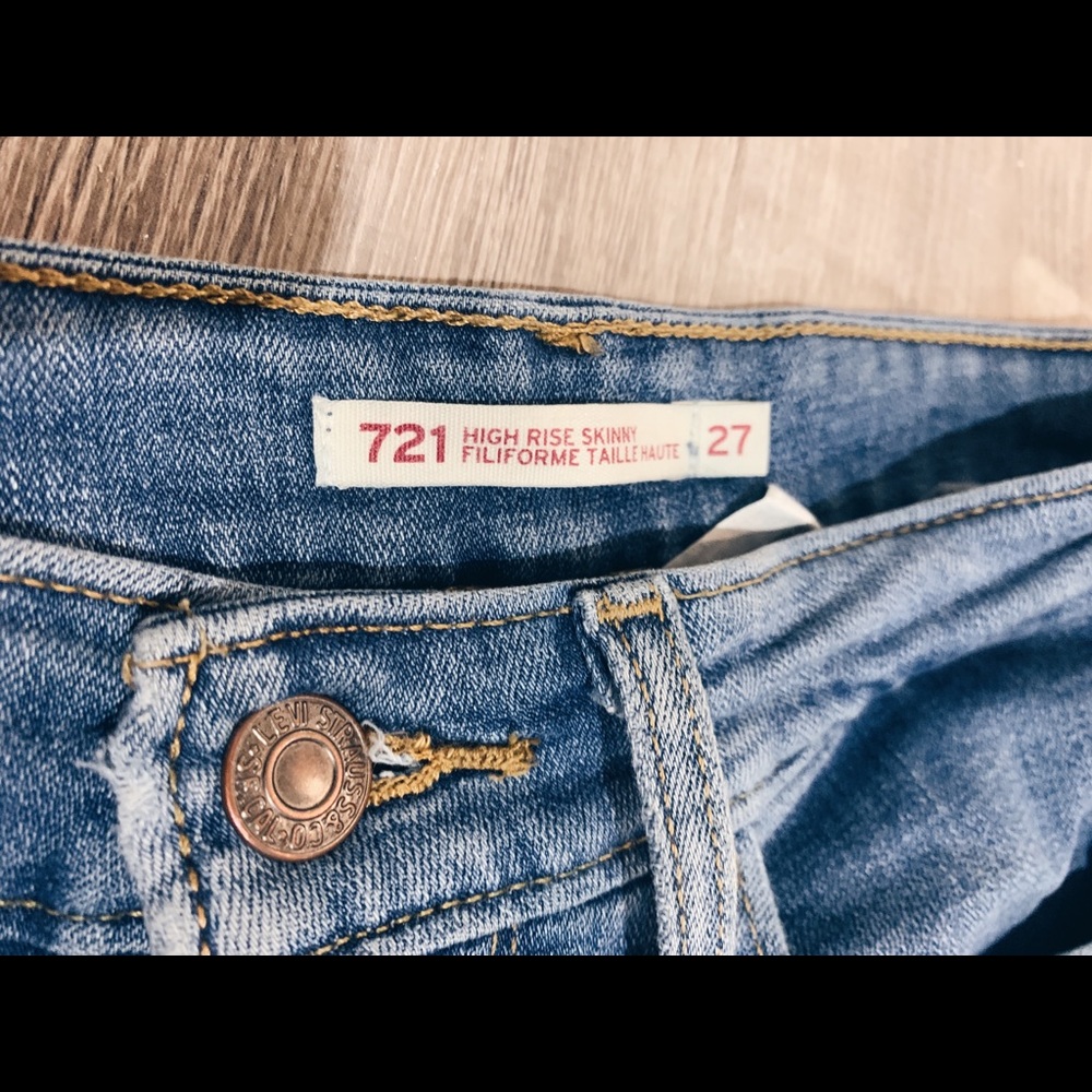 ✨ LEVI JEANS ✨ - Picture 4 of 4